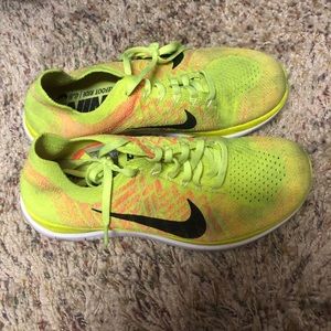 Nike free 4.0 flyknit yellow